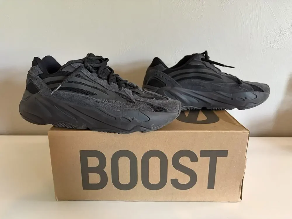 Adidas Yeezy Boost 700 V2 Vanta FU6684 (0028) With Box